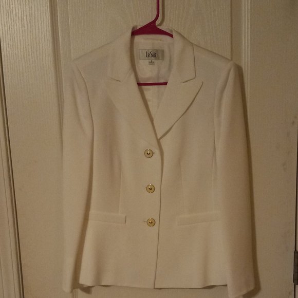 Business attire - Picture 4 of 5